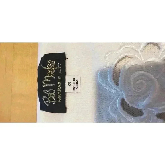 White Top Embroidered Roses Cut Out 3/4 Sleeve Bob Mackie 1990s Sz XS - Picture 6 of 12